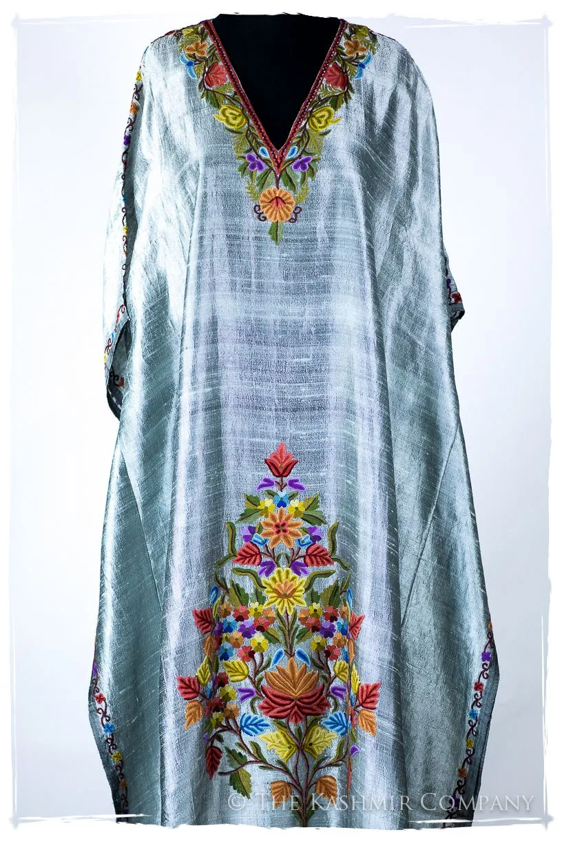 Française Amoureuse de Slyvie Silver Silk Robe